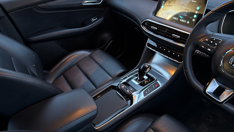 MG HS 1.5 T-GDI PHEV SE 5dr Auto Hatchback